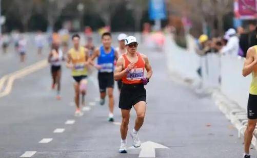 马拉松职业“私兔”最高月入4万 从熟人搭子到有偿服务