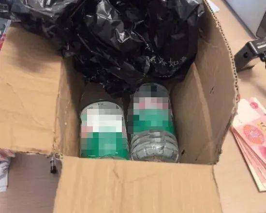 快递当场开箱：108000元现金！浙江男子傻眼了