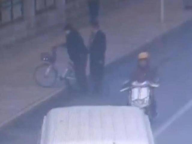 骑自行车碰瓷！北京一六旬男子骗取25人共4.6万余元，法院判了