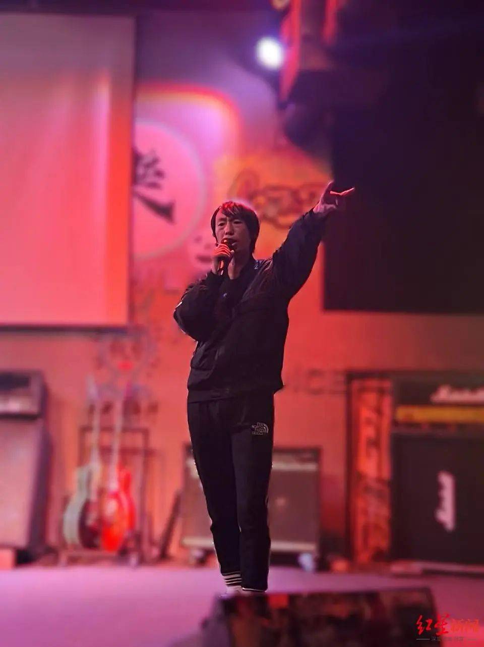 知名歌手复出!曾被强制送进精神病院