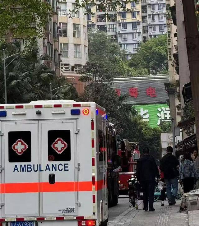 “右眼几乎失明,手部截肢”!广州一男孩在家做实验被炸伤,最新情况