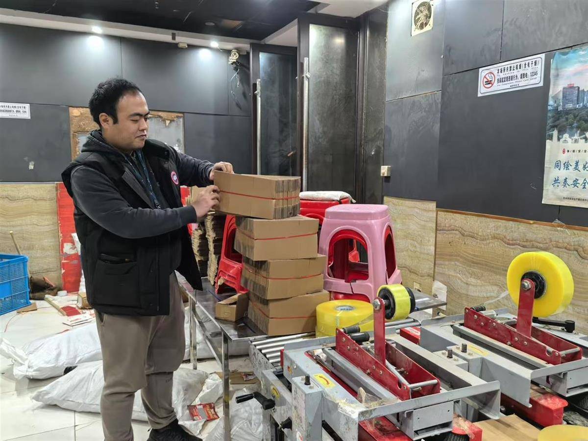 他发出的81万件快递全是电诈卡片!武汉江岸警方破获特大诈骗案