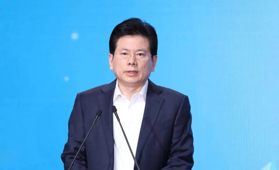 张建春，非法收受巨额财物