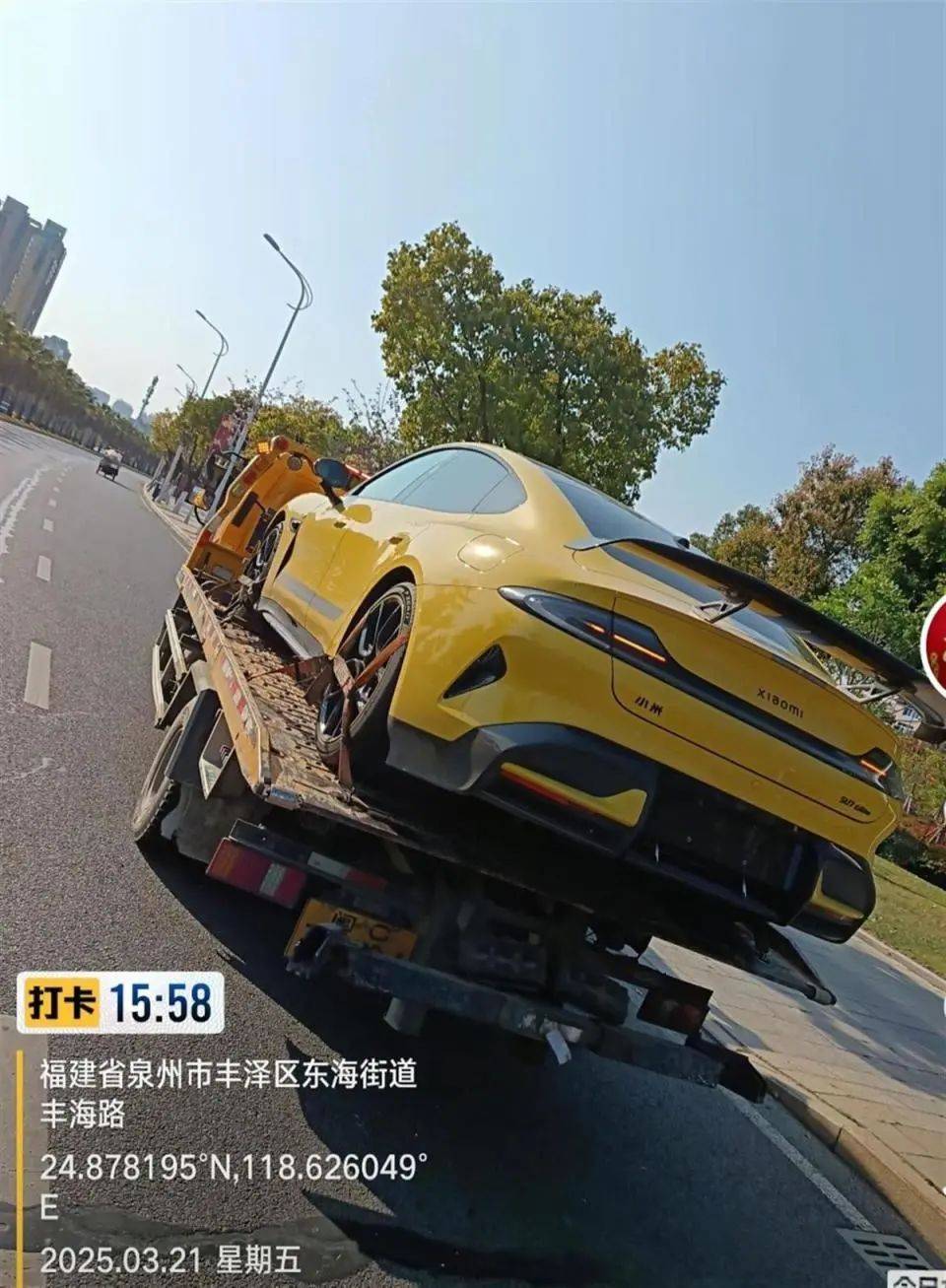 福建泉州一小米SU7 Ultra撞上电动车致26岁女生重伤，疑似受害者妹妹发声：姐姐送医治疗20余天，现已去世