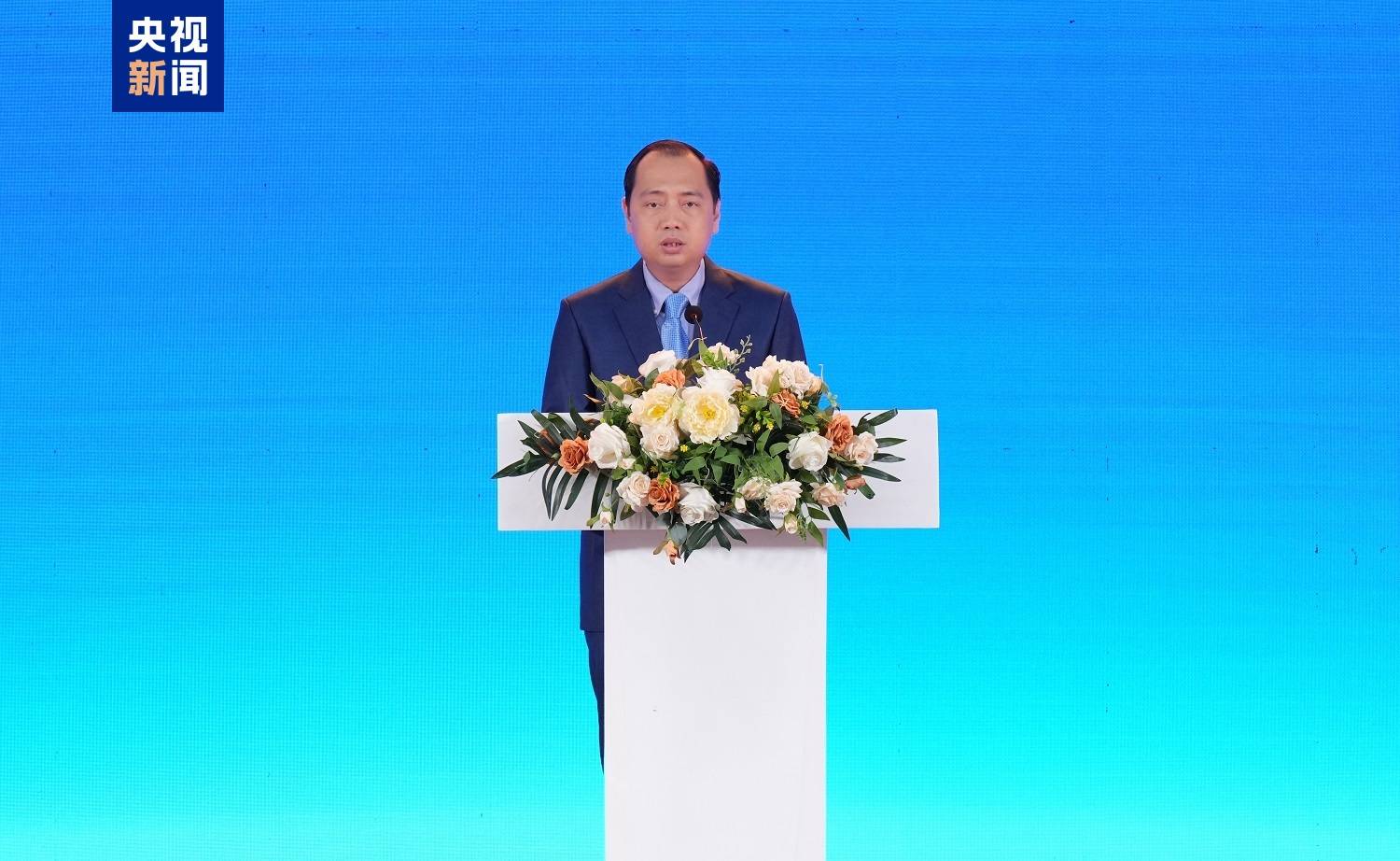 《平“语”近人——习近平喜欢的典故》（柬埔寨语版）在柬埔寨主流媒体播出