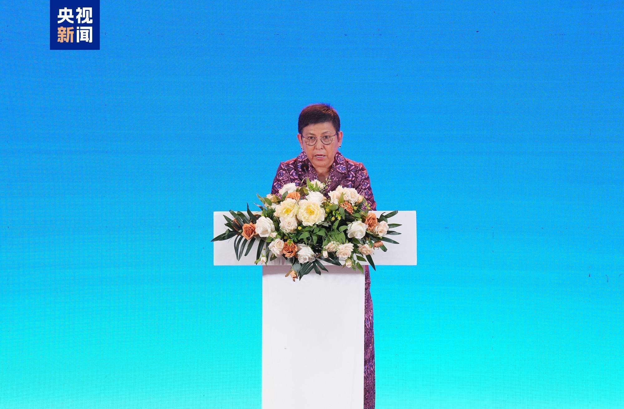 《平“语”近人——习近平喜欢的典故》（柬埔寨语版）在柬埔寨主流媒体播出