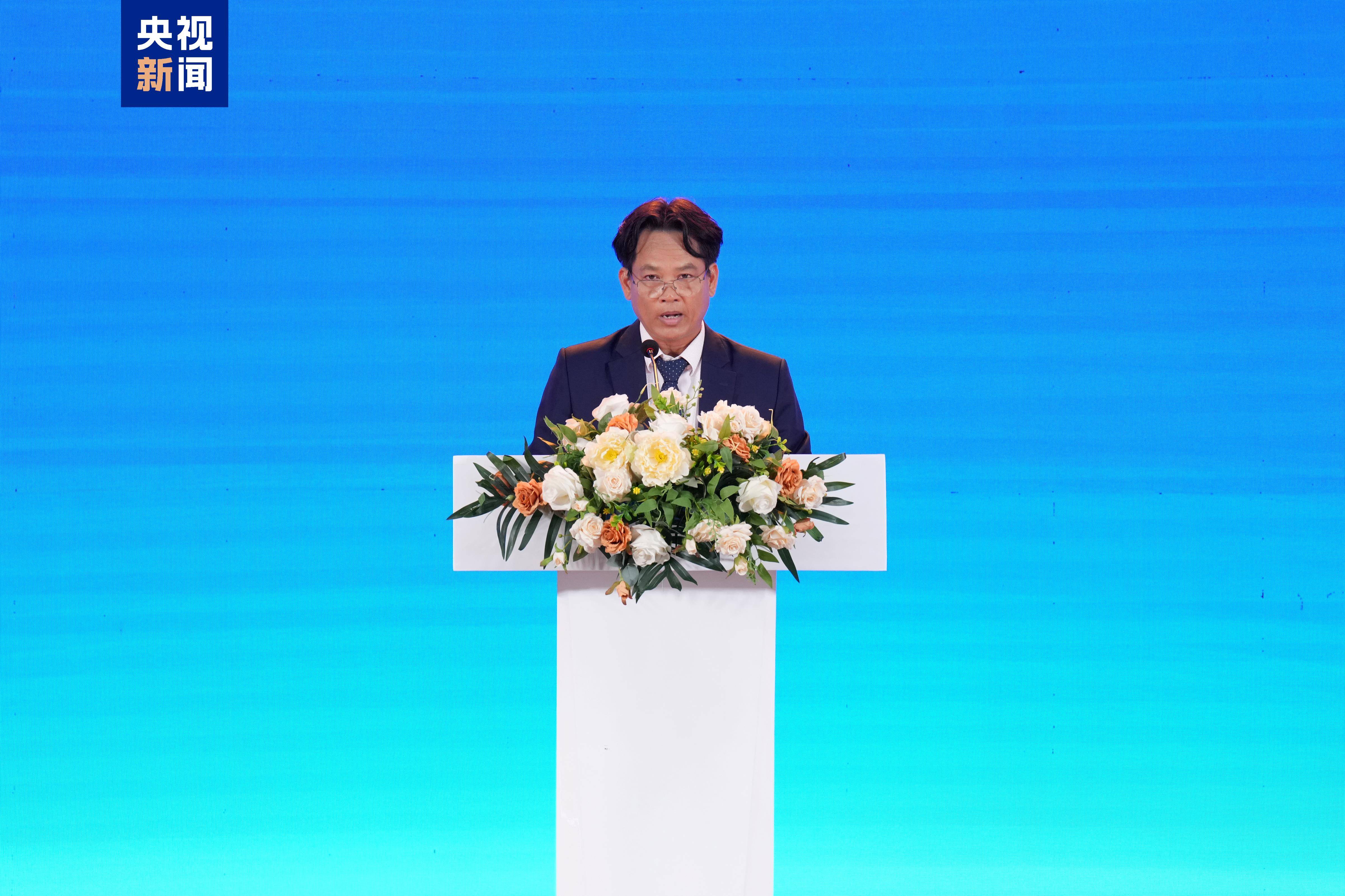 《平“语”近人——习近平喜欢的典故》（柬埔寨语版）在柬埔寨主流媒体播出