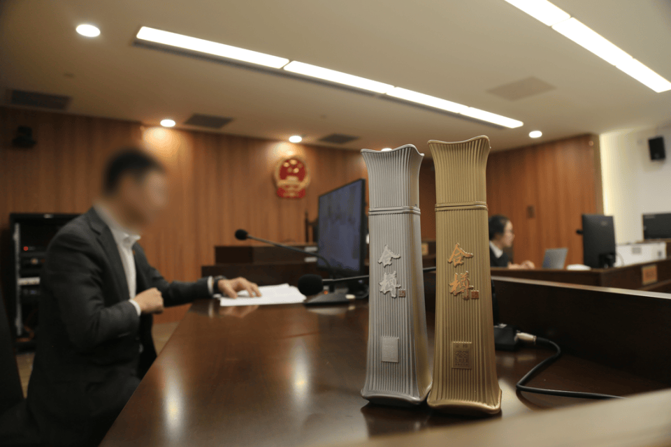 白酒瓶仿照北京第一高楼外形，涉事公司被判赔45万！法院：侵犯建筑作品著作权