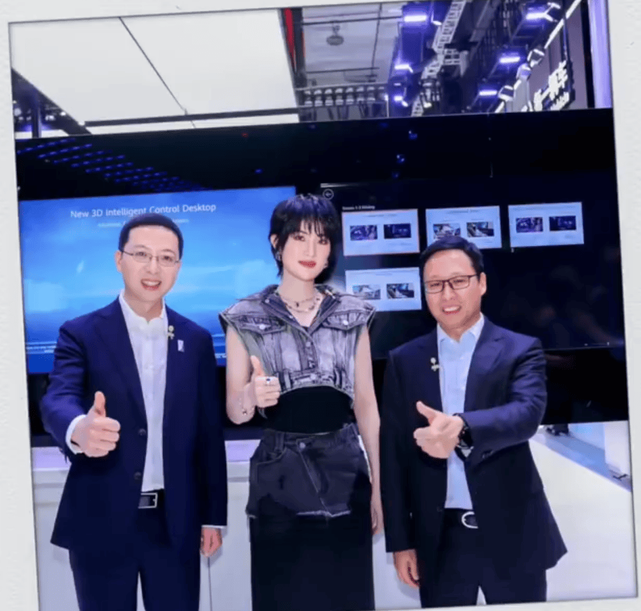 姚安娜现身上海车展华为智驾展台，被夸身材高挑气质出众，合影不站C位