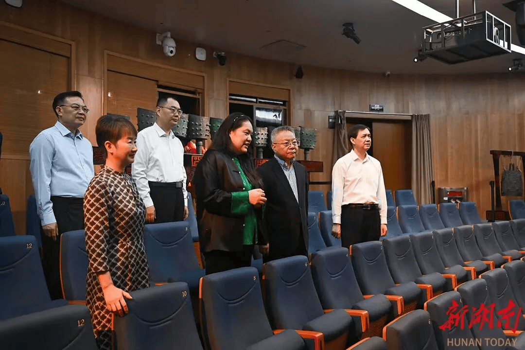 省委书记走进脱口秀剧场