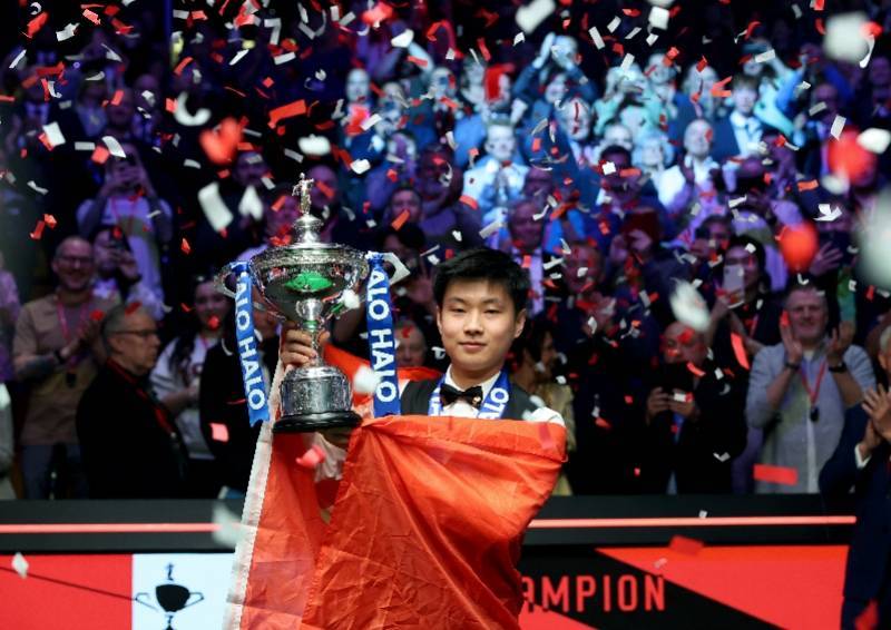 获中国首个斯诺克世锦赛冠军的赵心童:来自深圳,曾退学拜师