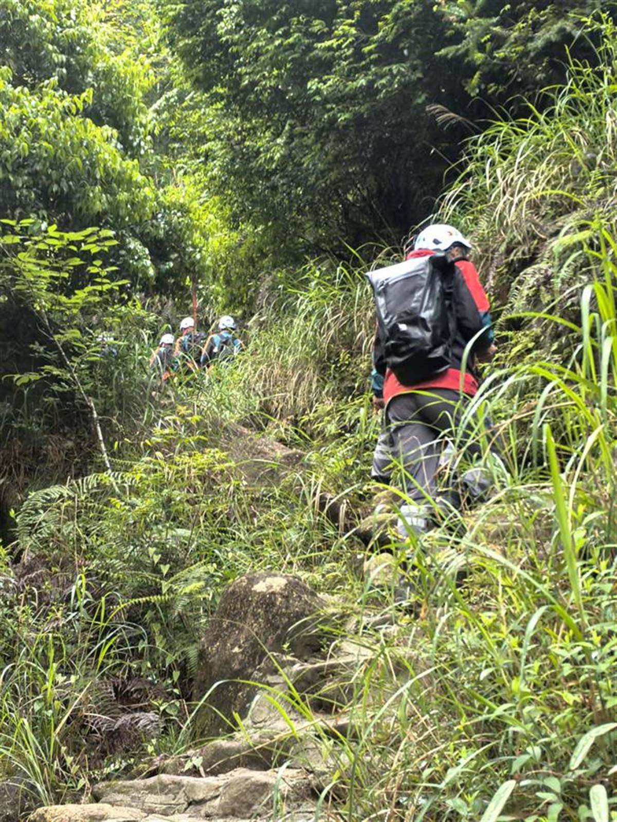 不到7点，搜寻福建8岁失踪男童的救援队伍已经出发