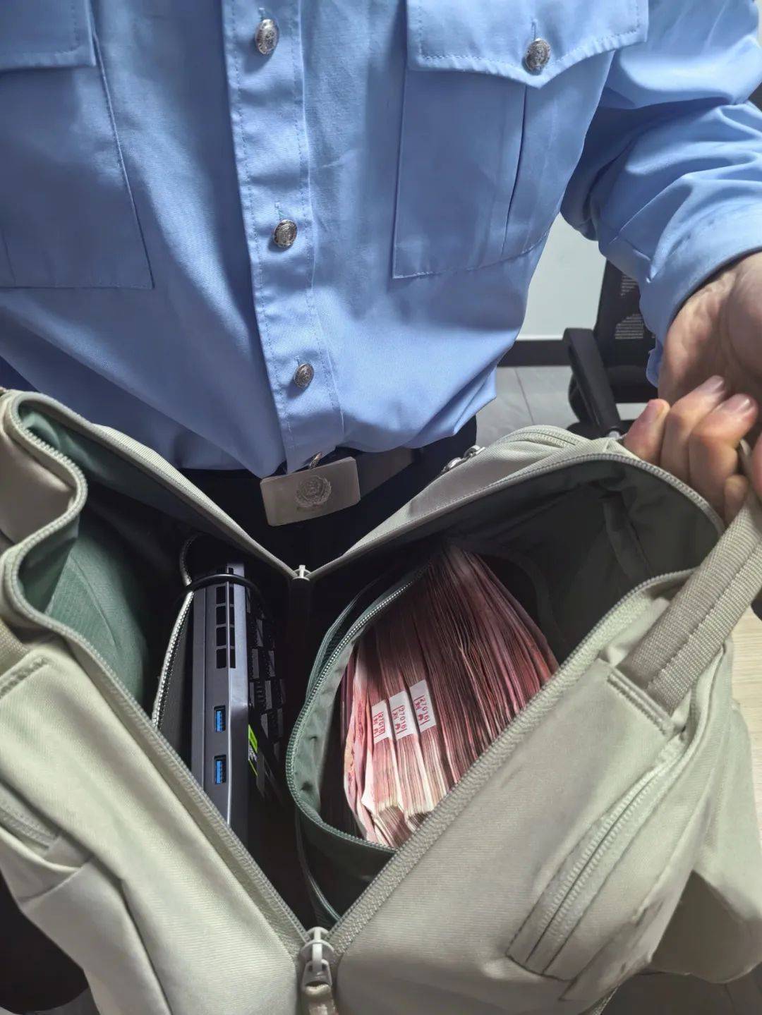 男子为了“寻刺激”,取现5万多元!关键时刻,妻子打来电话…