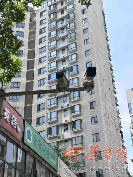 西安14岁初中生骑车回家在小区被撞 孩子说肇事司机下车看了看就离开