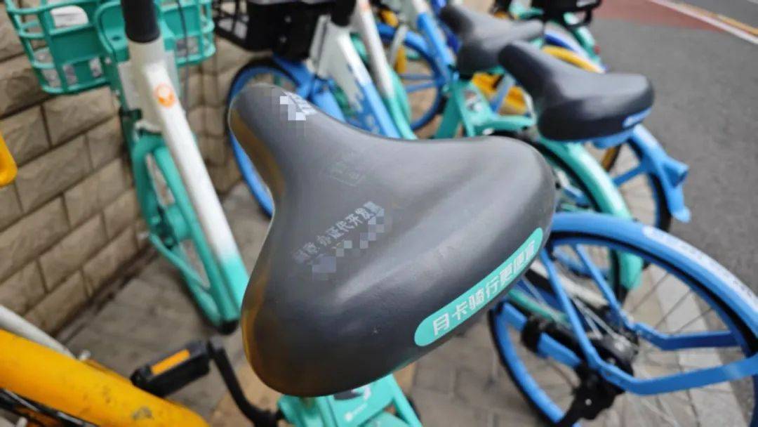 三人在共享单车上印小广告被拘,北京警方专项打击非法小广告