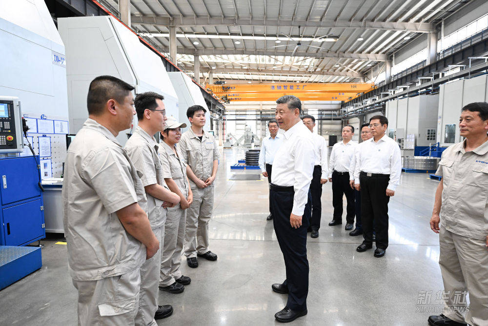 第1视点丨跟随总书记走进洛阳轴承集团 了解先进制造业发展