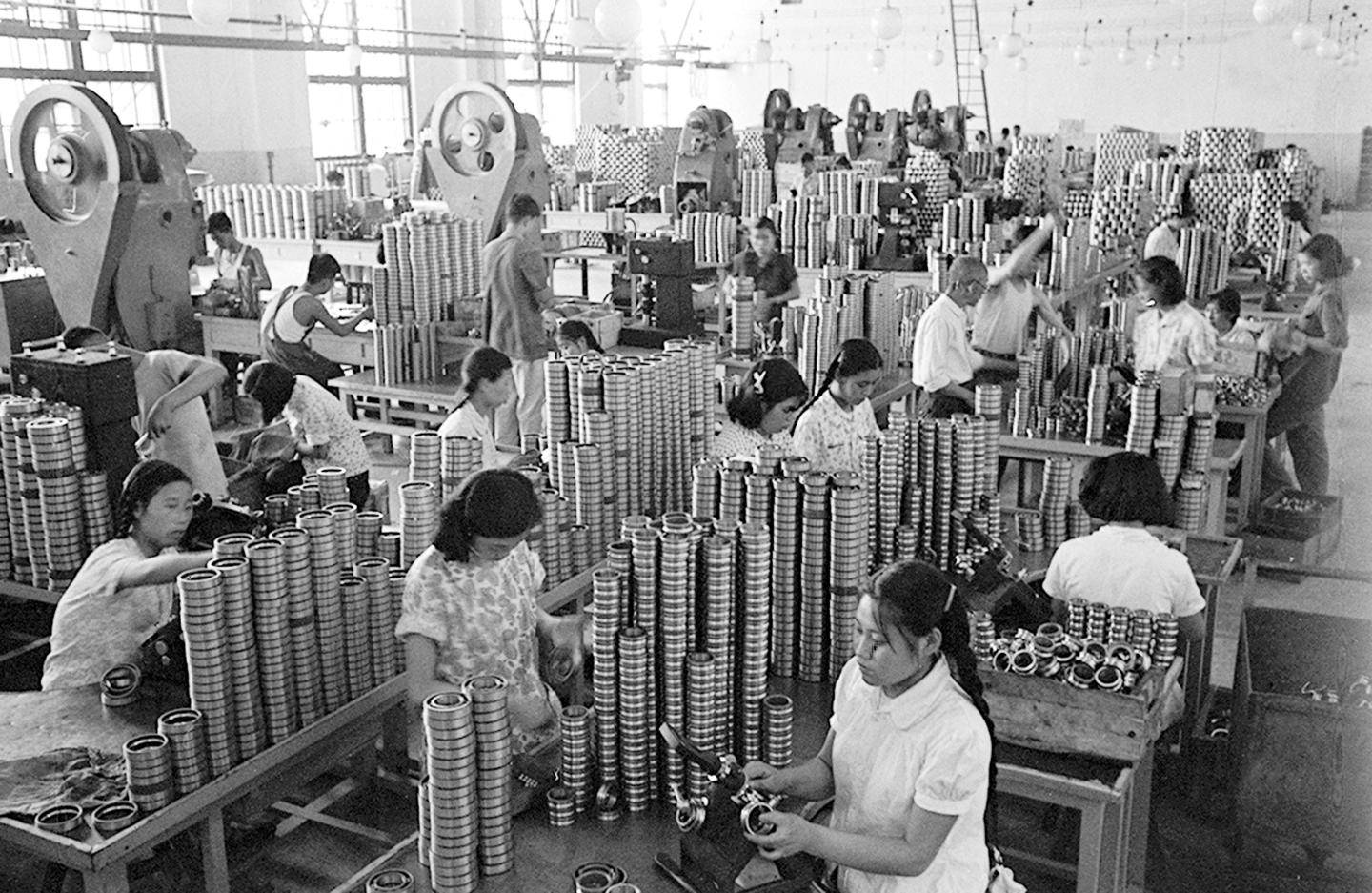 第1视点丨跟随总书记走进洛阳轴承集团 了解先进制造业发展