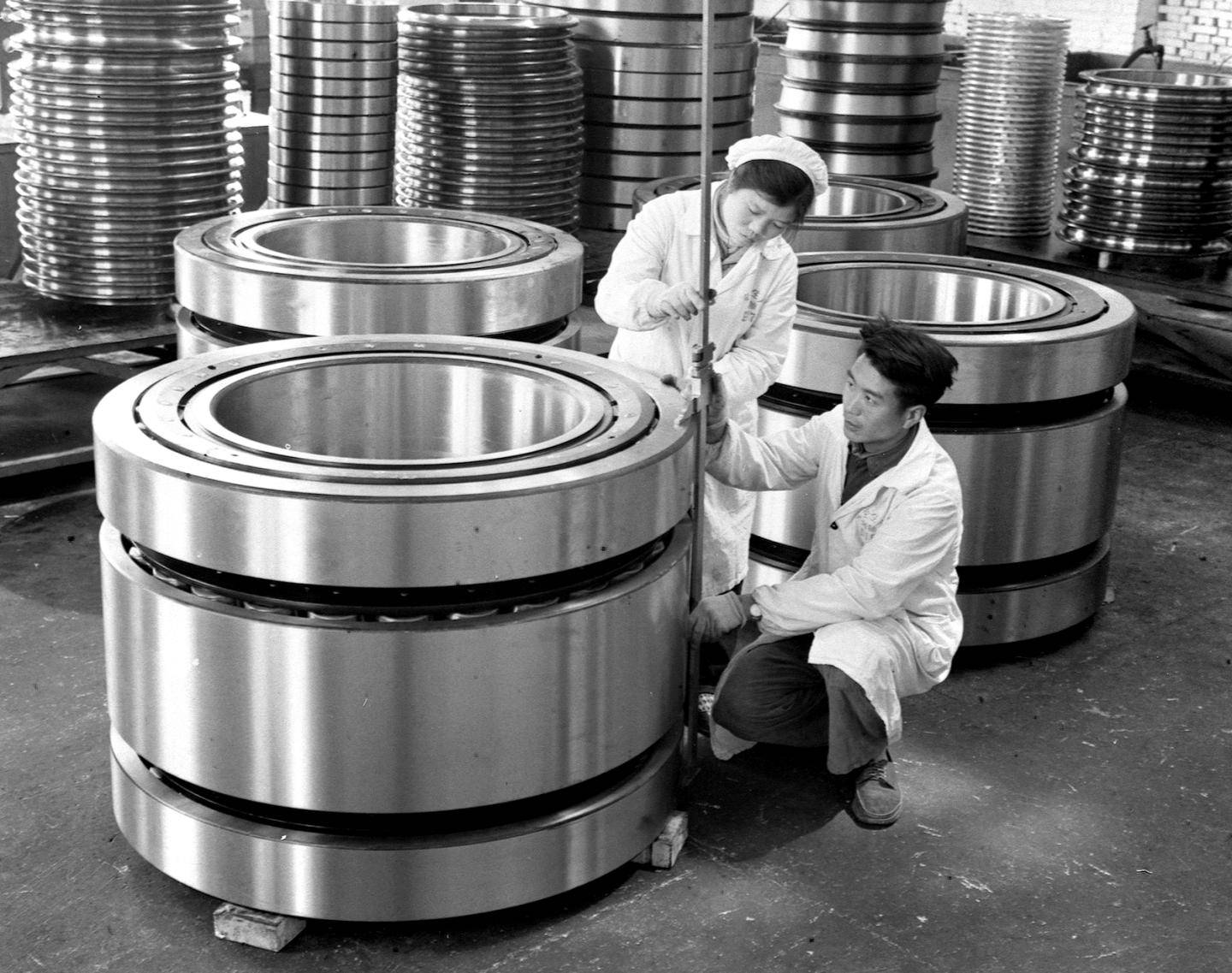 第1视点丨跟随总书记走进洛阳轴承集团 了解先进制造业发展