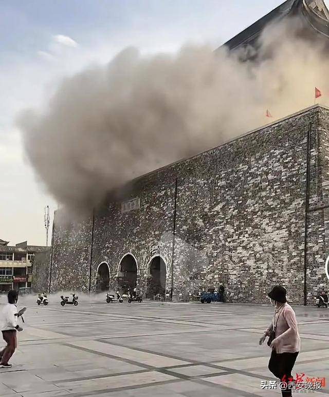 网传“凤阳鼓楼坍塌”?目击者称持续一两分钟,当地通报