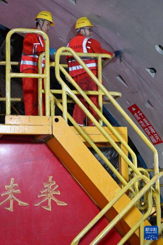 “千里海河高铁第一隧”成功穿越海河