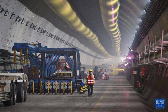 “千里海河高铁第一隧”成功穿越海河