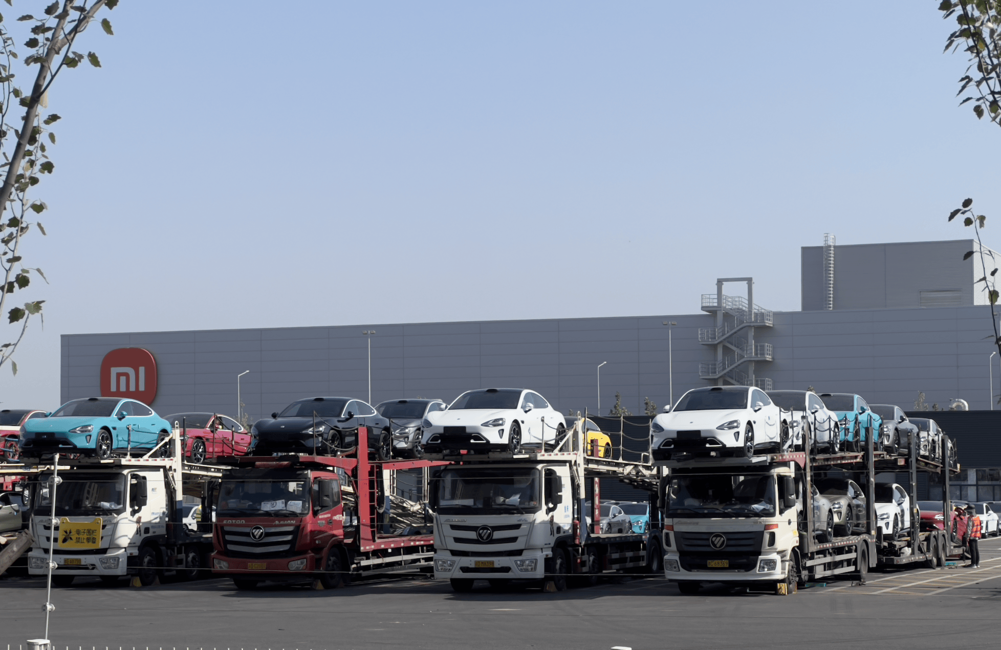 提YU7要等多久?实探小米汽车工厂:SU7大量装车,二期工厂外立面已完工