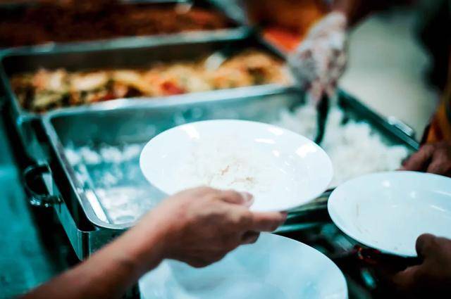 “小官巨贪校长”，让乡镇初中生吃不饱