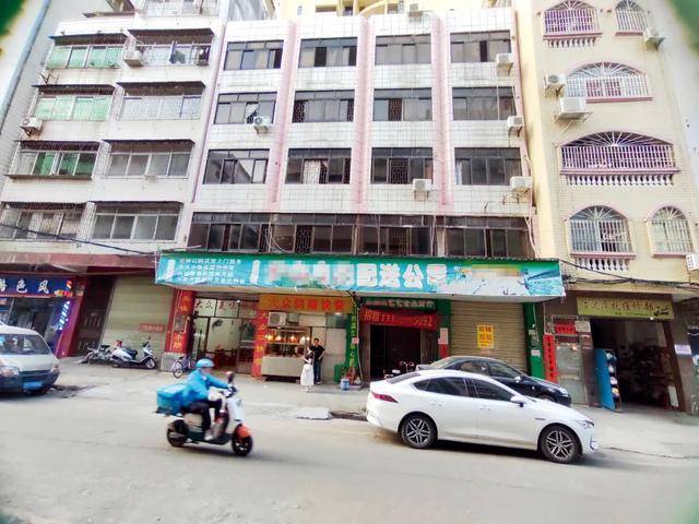 “小官巨贪校长”，让乡镇初中生吃不饱