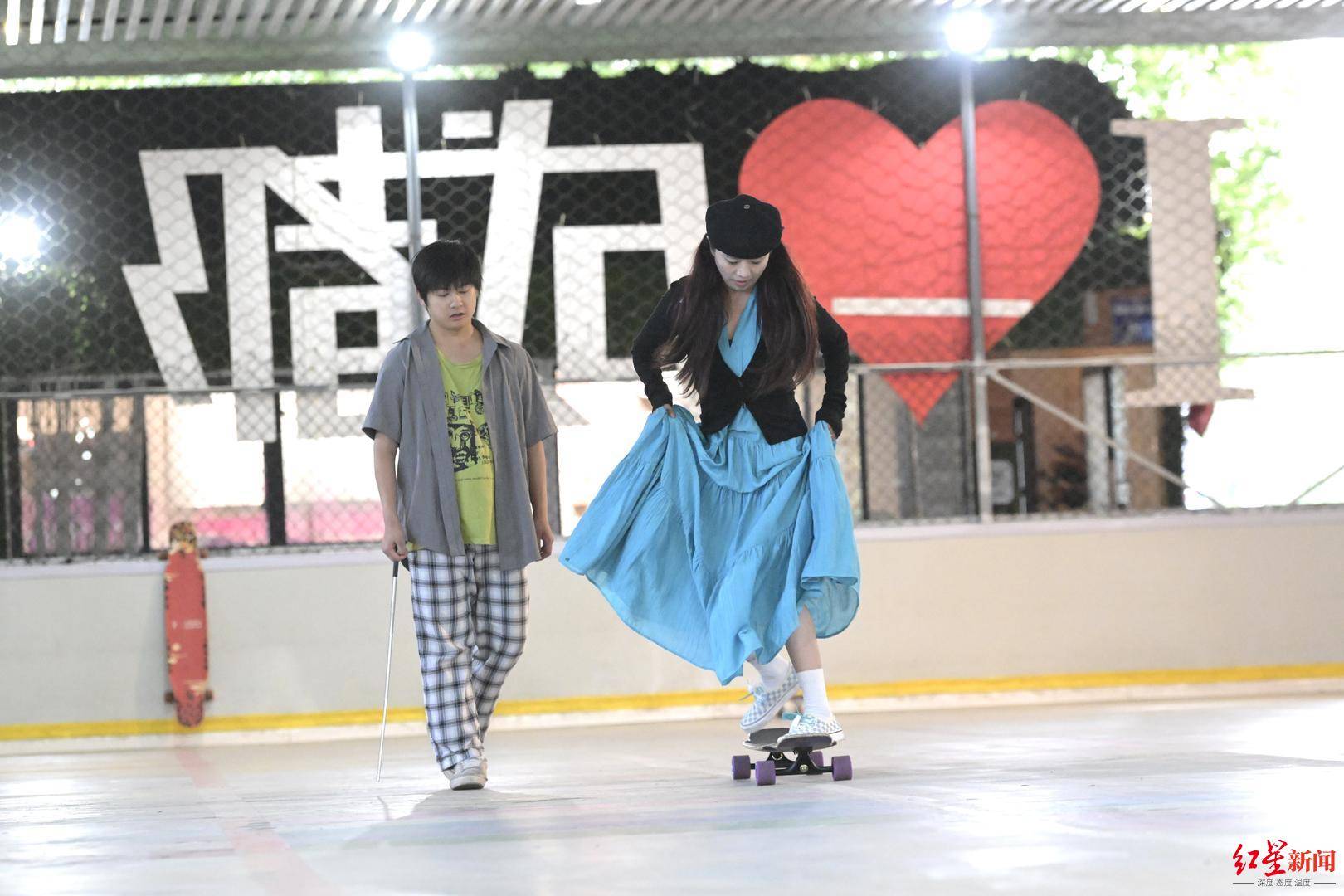 50岁刘阿姨在成都逆风翻盘:从多次病危,到滑板“少女”