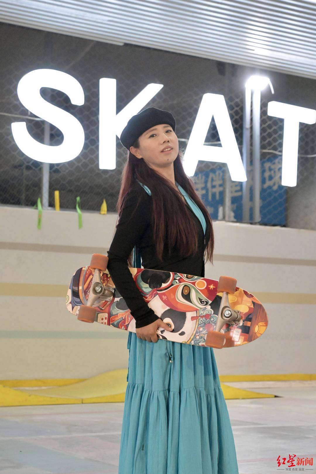 50岁刘阿姨在成都逆风翻盘:从多次病危,到滑板“少女”