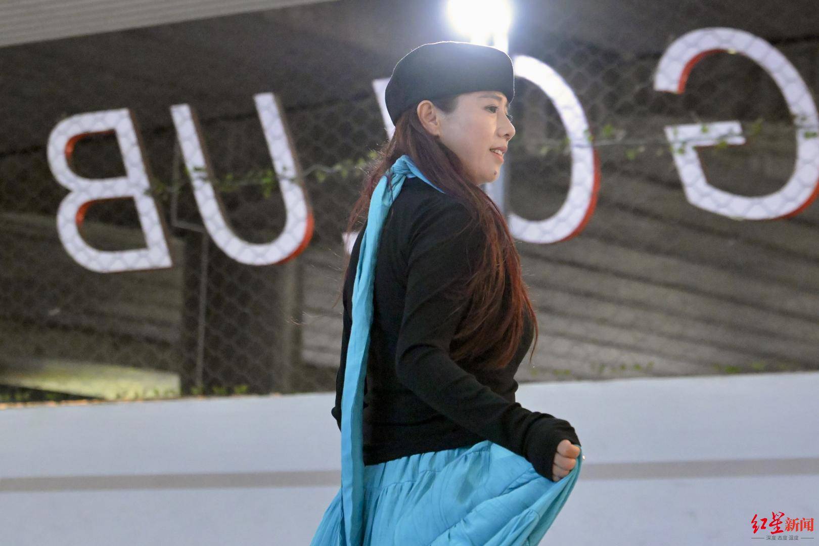 50岁刘阿姨在成都逆风翻盘:从多次病危,到滑板“少女”