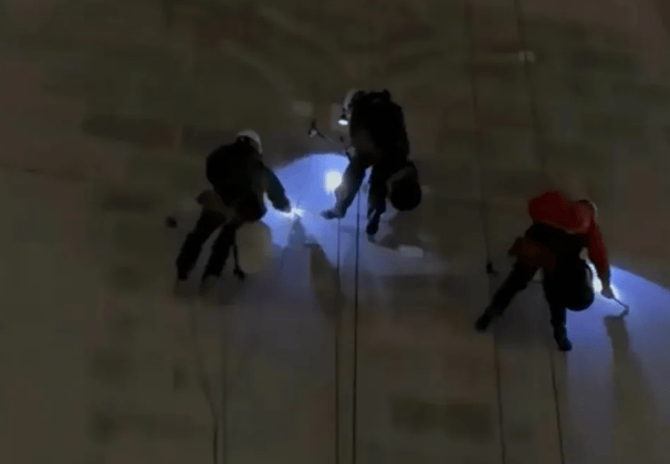 哪吒汽车上海总部LOGO被拆除,原CEO张勇再被冻结79万元股权