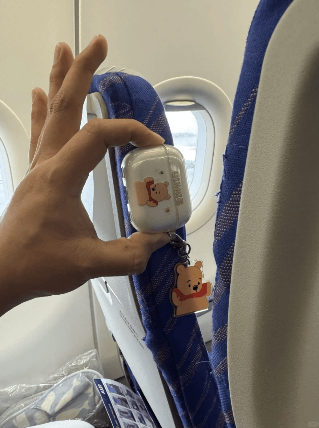 “坐飞机发现旁边放着冷链海鲜”,航空公司兼职送货给出差人整破防了