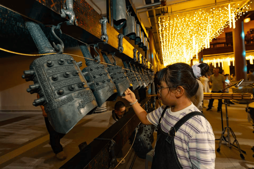 文化中国行｜“楚风屈韵”国潮端午游点燃秭归夜经济