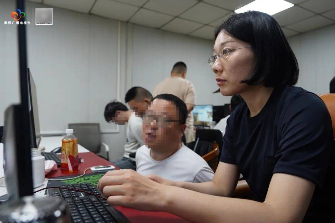 雷霆出击!武汉警方一举抓获32名“白富美”