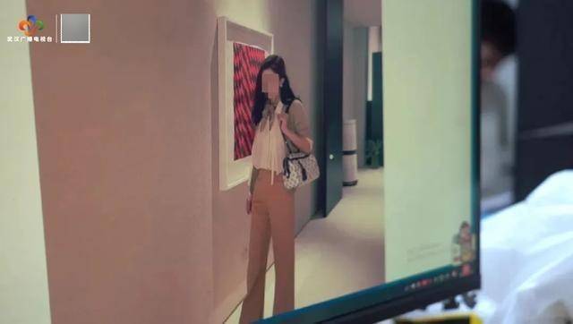 破门而入!武汉警方一举抓获32名“白富美”