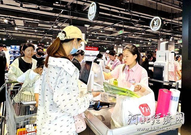 榴莲卖出1吨多！永辉河北首家胖东来调改店开业首日销售额同比增10倍