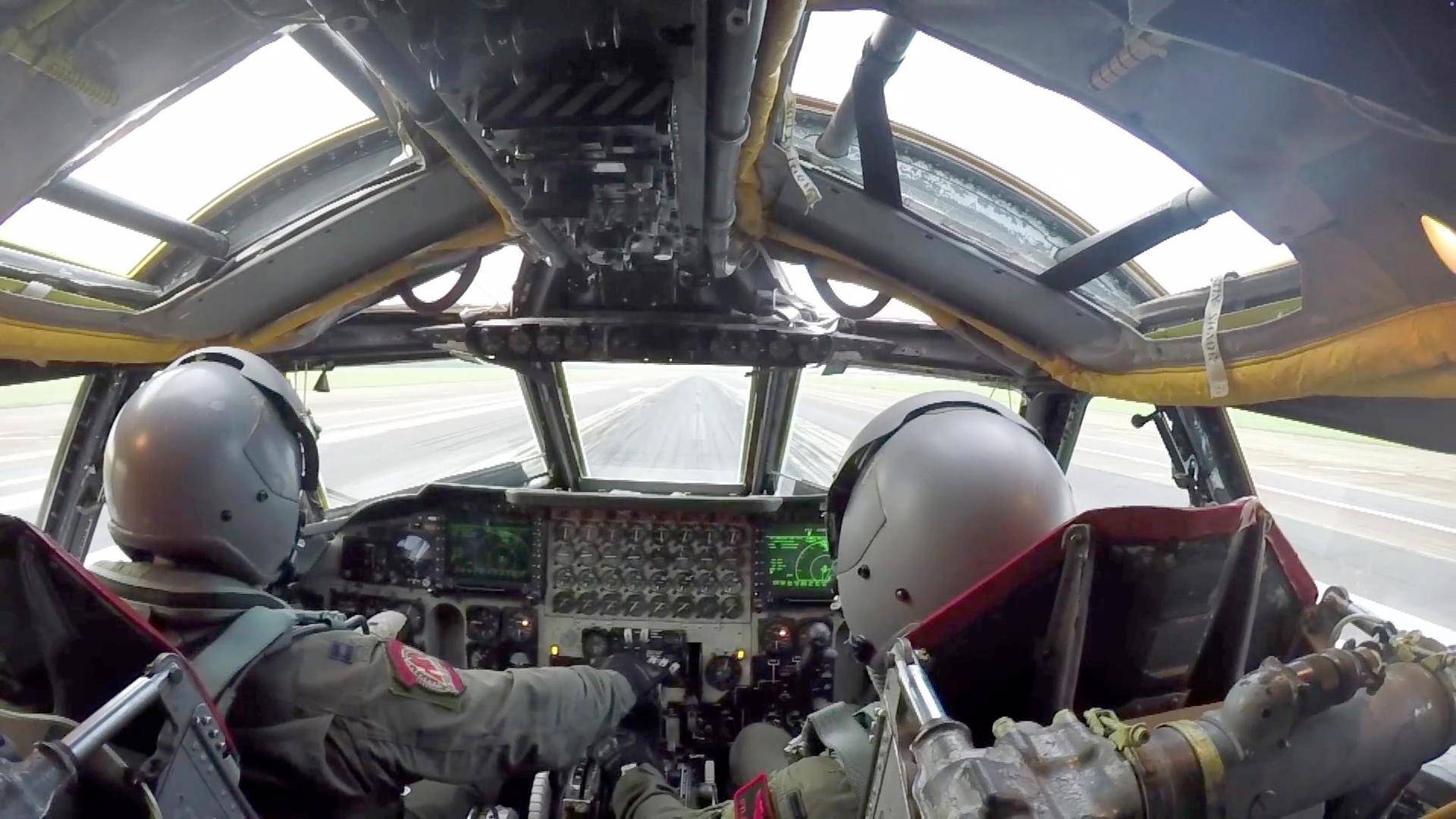 返航通话录音被截获!37小时万里奔袭B-2轰炸机内部设施曝光,回去还要抢停机位?