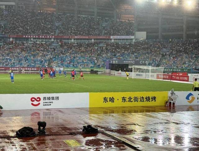 常州一烧烤店花10万赞助苏超,因系唯一个体赞助商爆火,附近商户:之前生意一直好