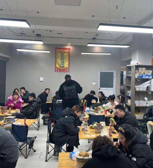 常州一烧烤店花10万赞助苏超,因系唯一个体赞助商爆火,附近商户:之前生意一直好