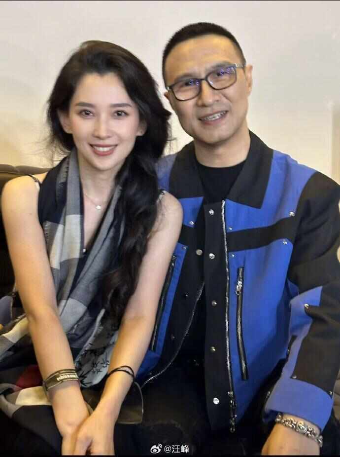 54岁汪峰与53岁宁静传绯闻，汪峰晒34岁正牌女友合照辟谣