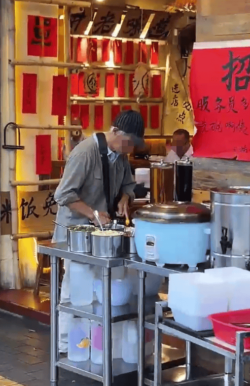 广东江门一饭店白米饭免费，老人每天打一碗米饭配酱油吃，店主：只要营业，就一直提供