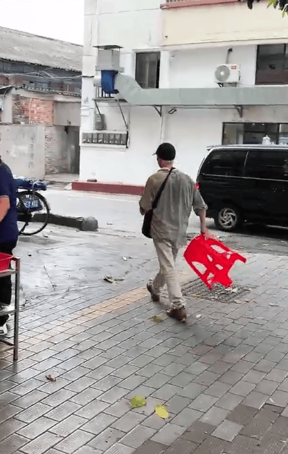 广东江门一饭店白米饭免费，老人每天打一碗米饭配酱油吃，店主：只要营业，就一直提供