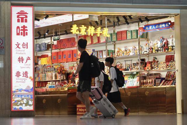 首都机场为70岁以上旅客提供免费行李打包，宠物托运“门到门”