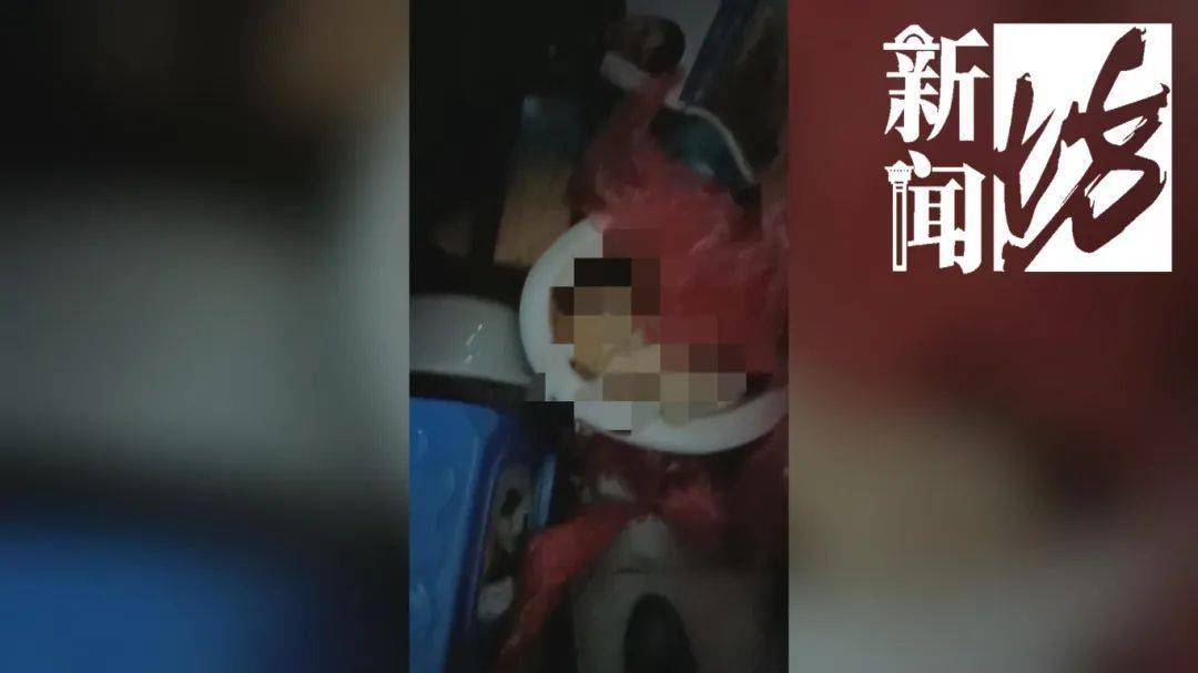 上海一老人拒绝疏通马桶，整栋楼天天被臭味“袭击”！邻居们真崩溃了