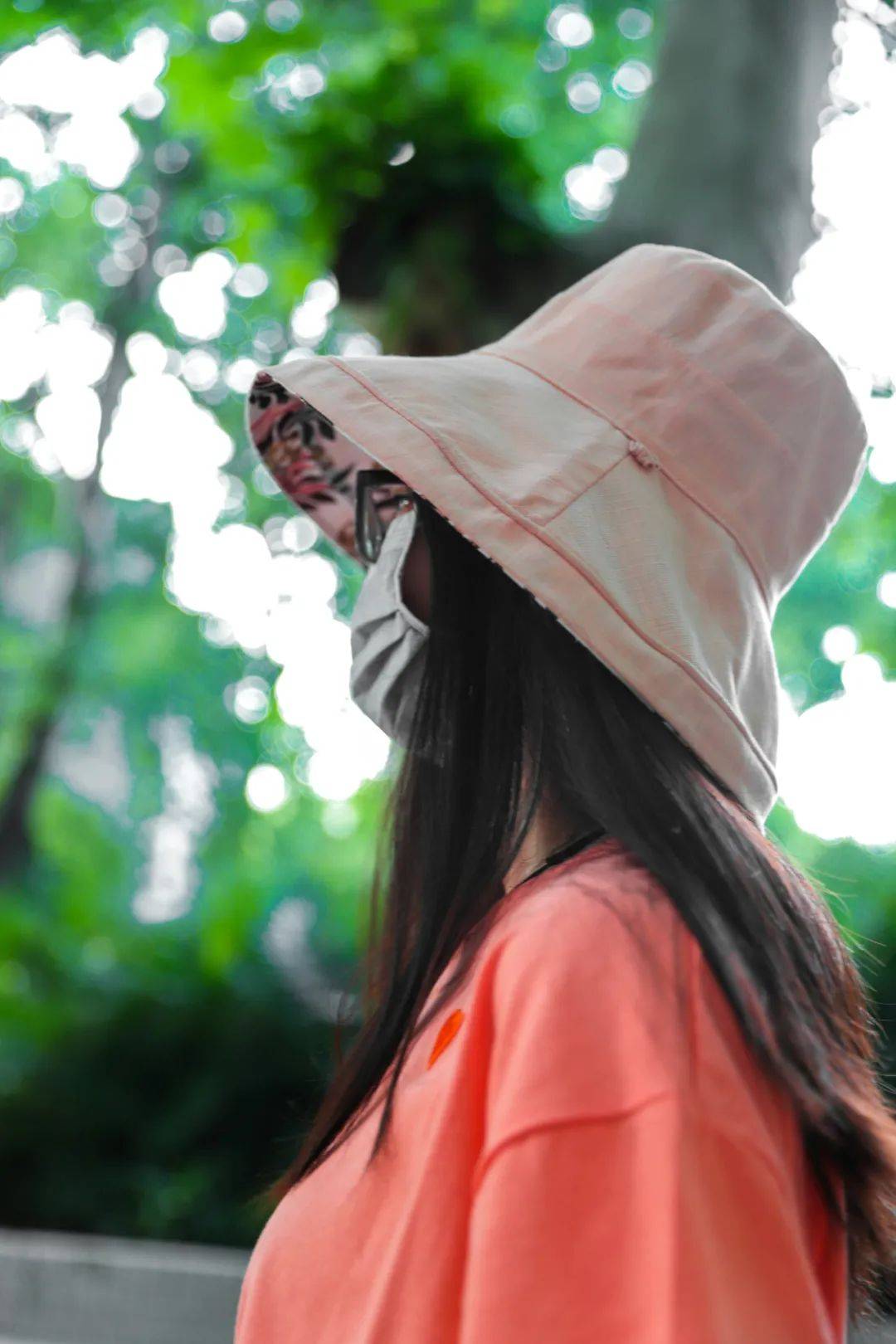 再有钱的北京白领，也得穿“电驴套装”