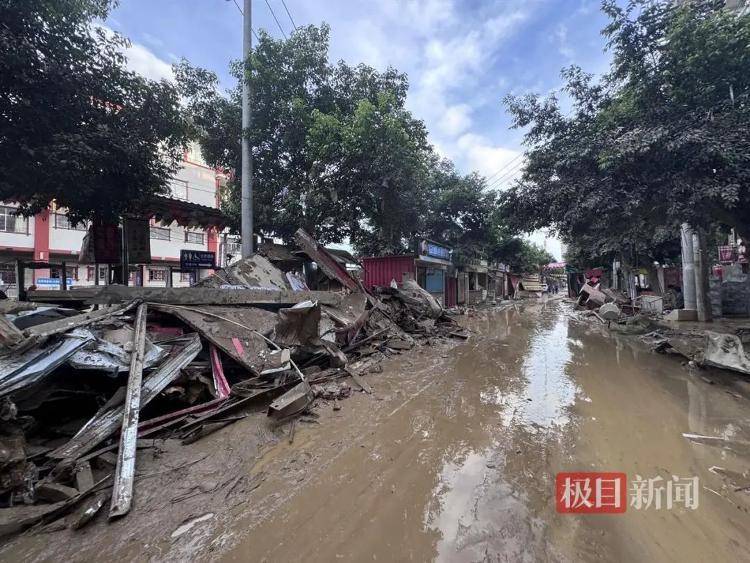 实探贵州榕江洪灾:大水退去村超球场正清淤,球迷称没比赛看像失恋