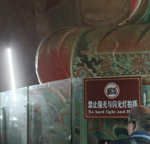 韩雪应县古塔录节目被指使用强光拍摄，官方回应：已提前报备，现场灯光在监督下使用