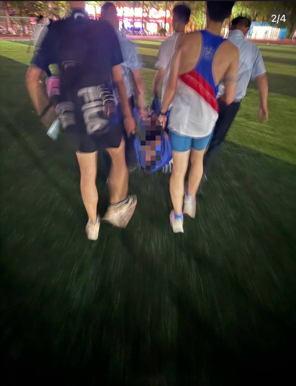 上海一高校学生与校外人士起冲突晕倒后又被脚踹肘击？校保卫处：正在处理