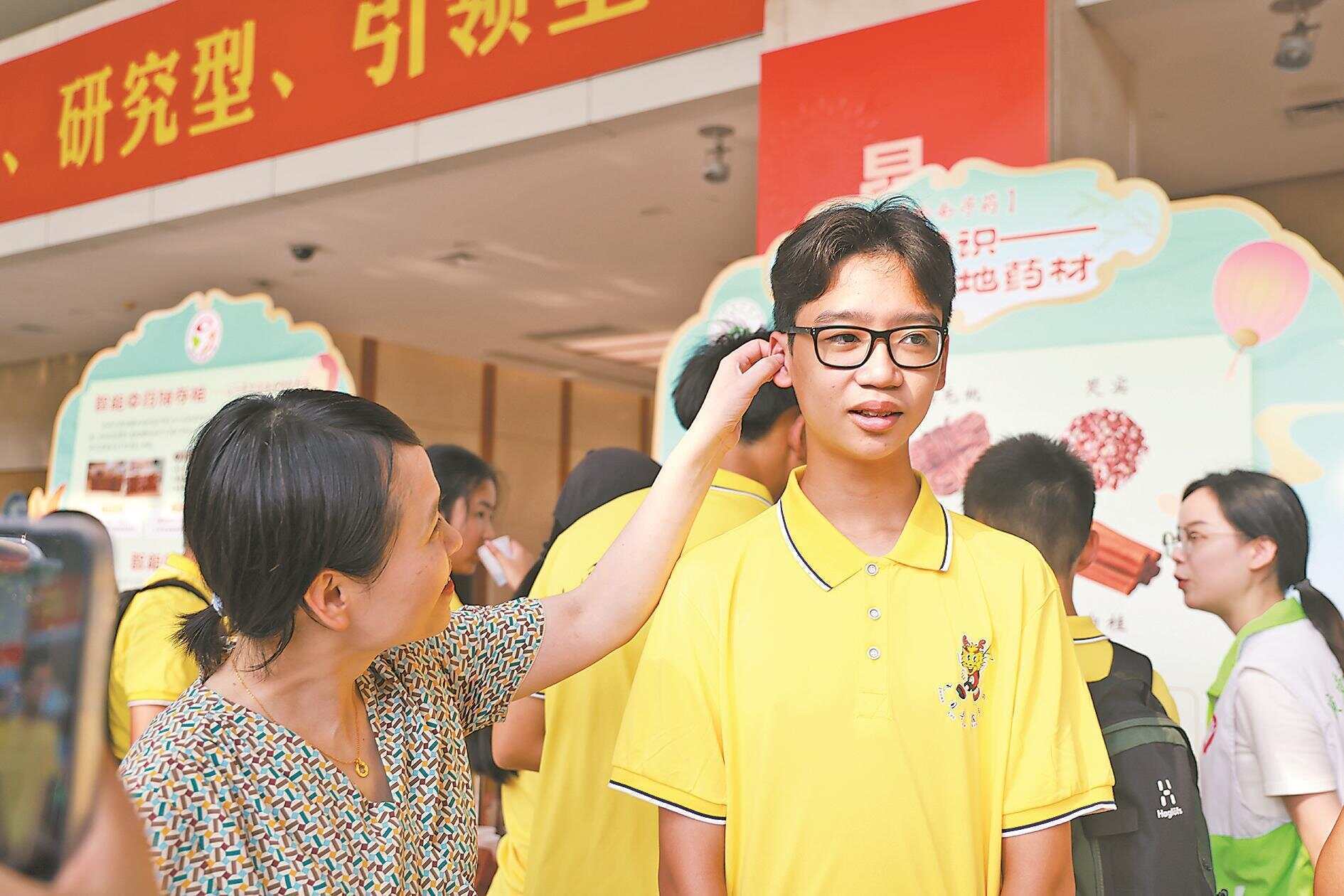 6年后,14岁印尼男孩一眼认出当年为他治病的中医